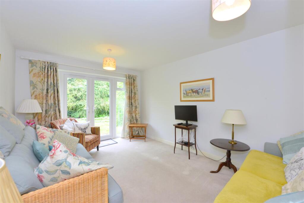 Holgate Drive, Sundorne Grove, Shrewsbury photo 4