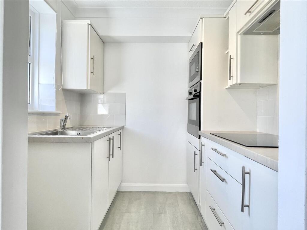 Grosvenor Road, Ryan Court, DT4 - View 3