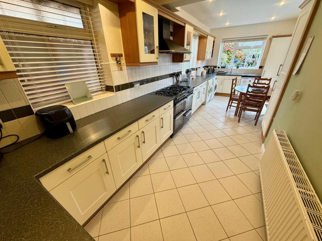 House in Solihull, Haslucks Green - View 3
