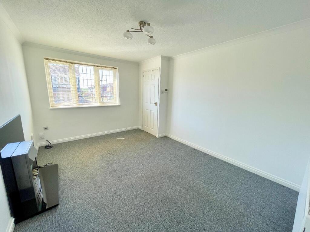 Sandover, East Hunsbury, Northampton NN4 - View 5