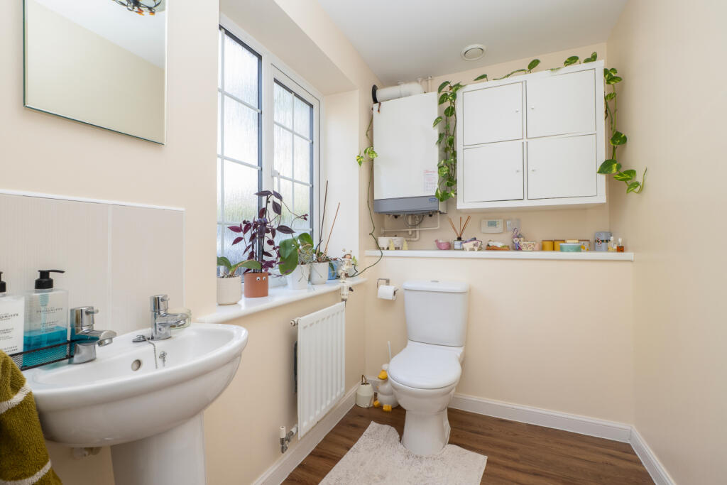 House in Sutton - View 4