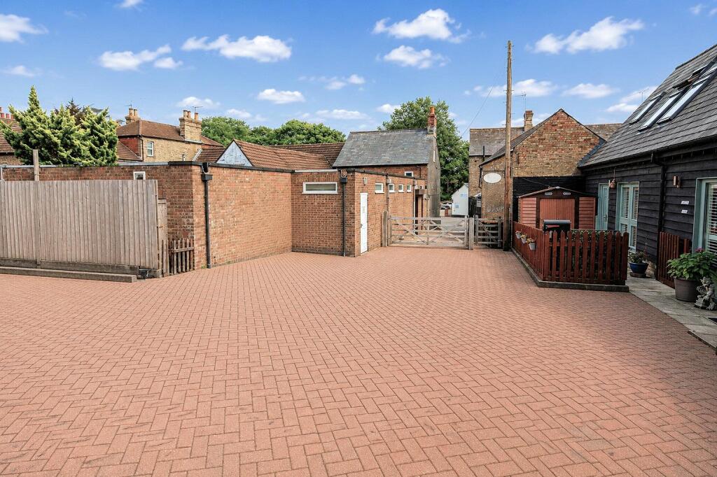House in Dunstable, Toddington - View 2