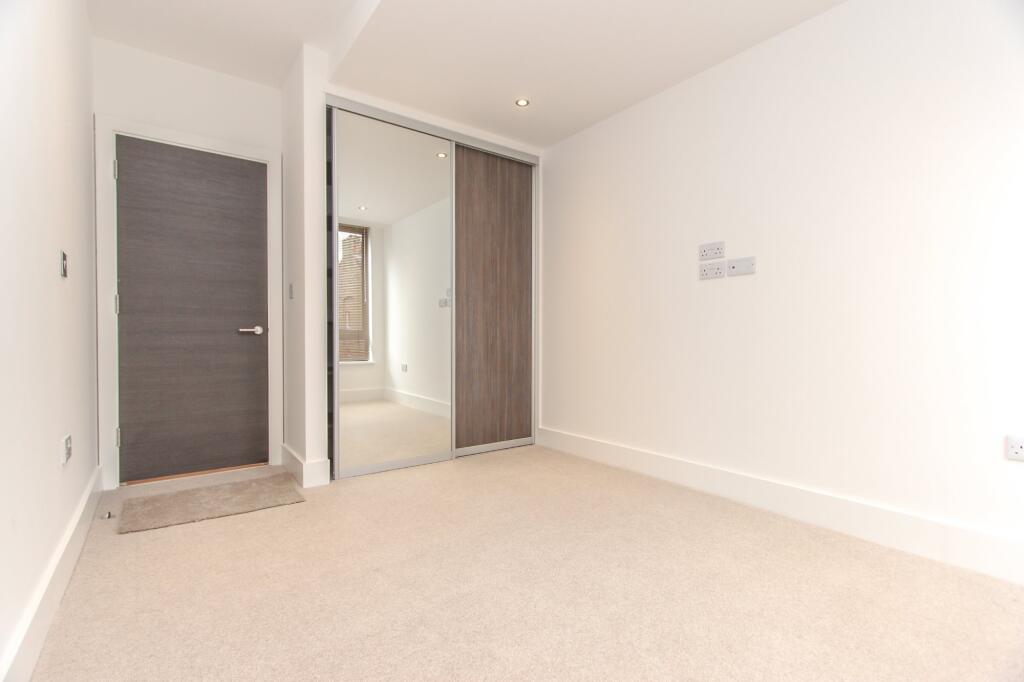 Apartment in Watford - More