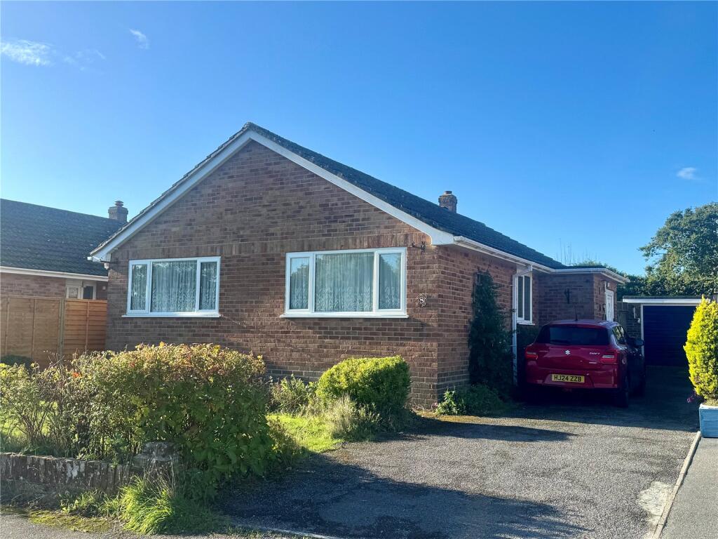 Main image of property: Queens Grove, New Milton, Hampshire, BH25