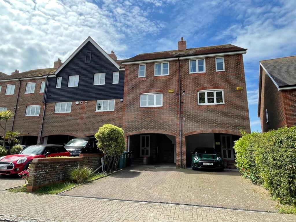 Main image of property: Mariners Quay, Littlehampton, West Sussex, BN17 5DA