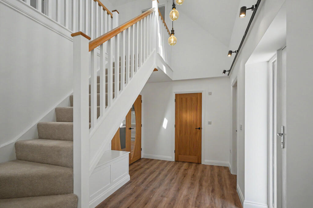 House in Northampton, Lodge Farm - View 5