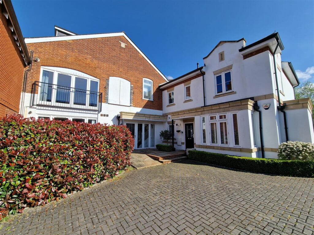 Main image of property: 43 Newark Lane, Ripley, Woking