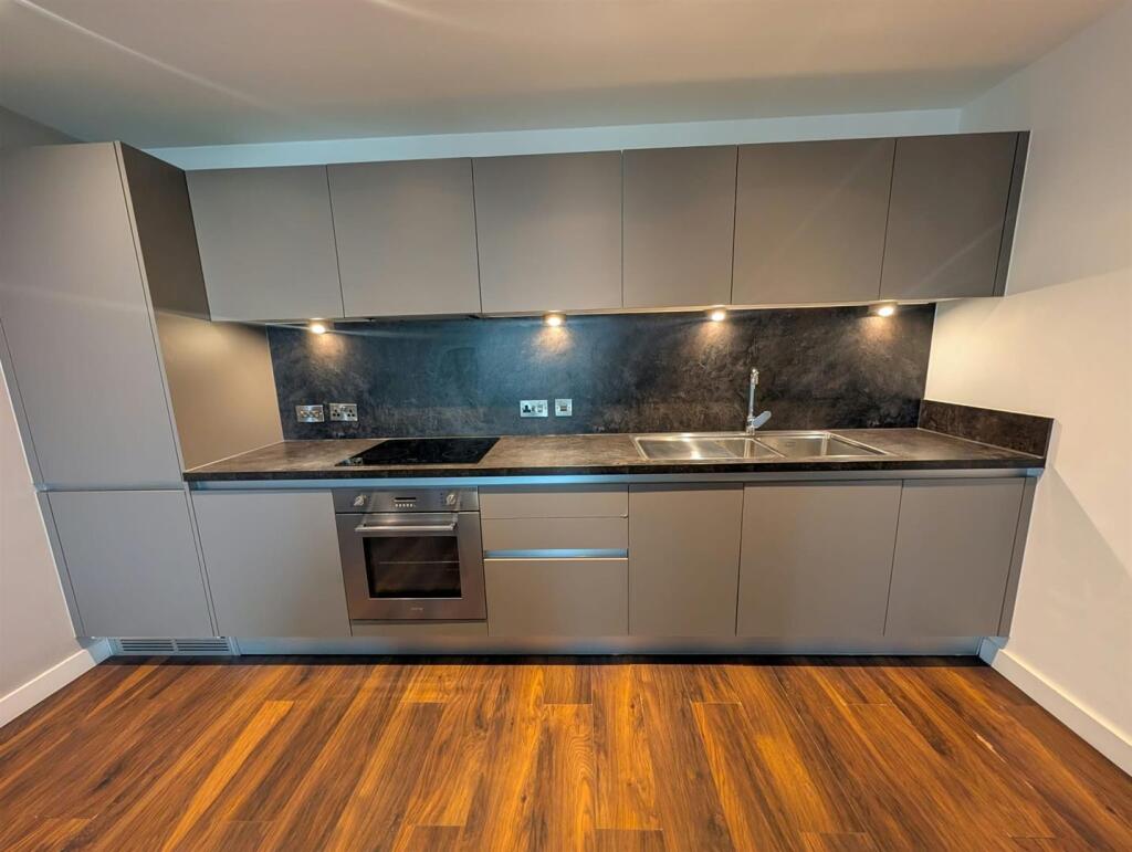 Apartment in Manchester, Hulme - More