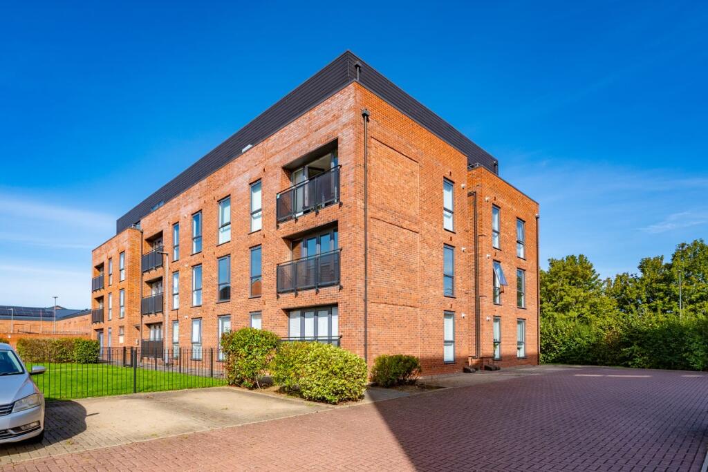 2-bed flat on Somerset Close, Derby, DE22, £150,000