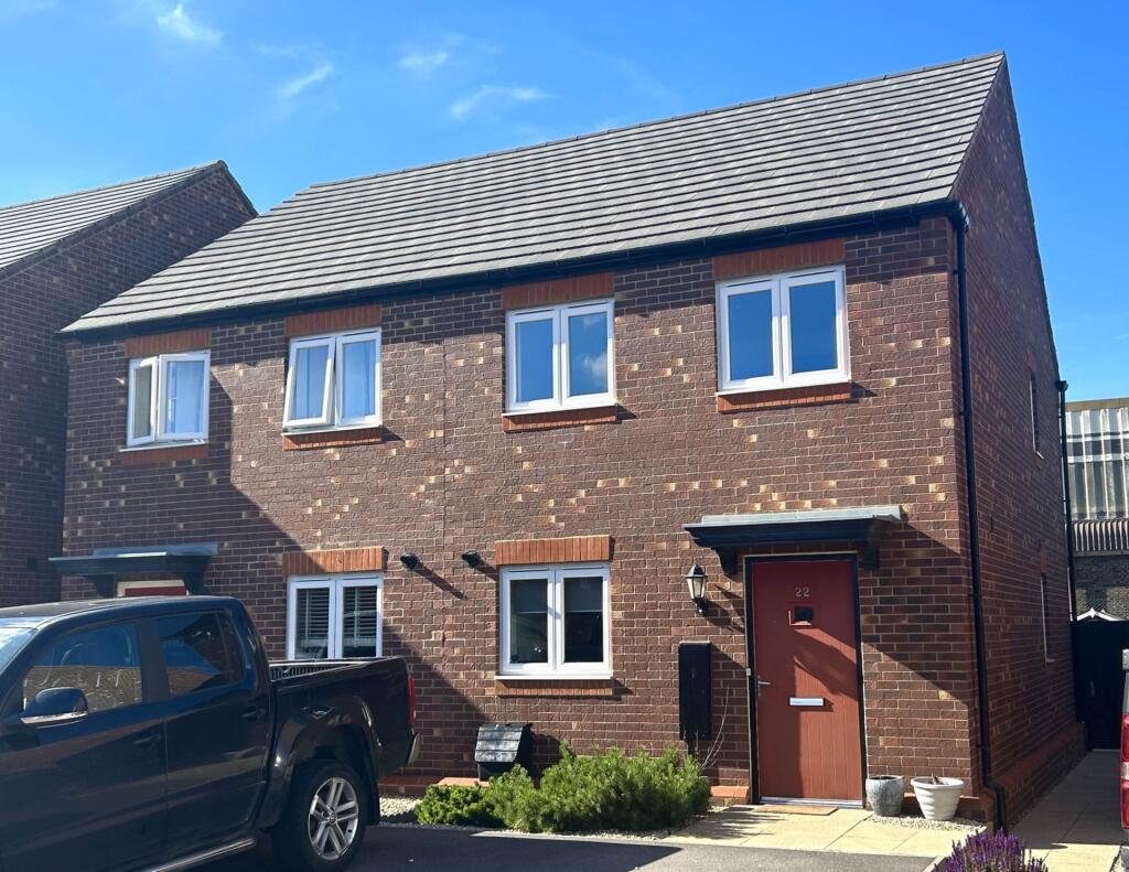 2-bed semi-detached on Nash Road, Bicester, £330,000