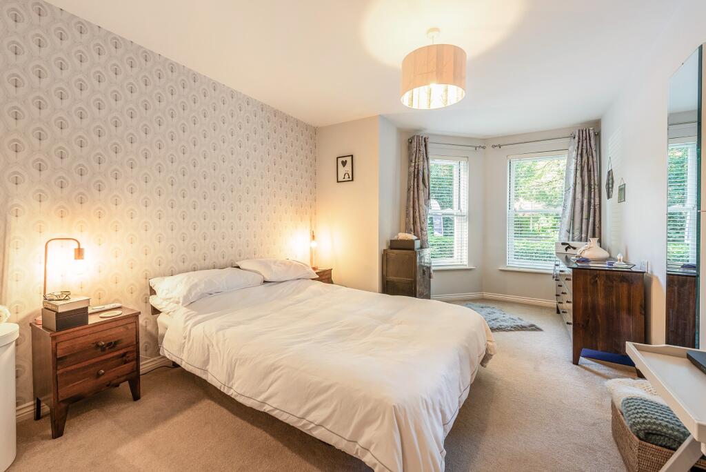 Apartment in Southampton - View 3