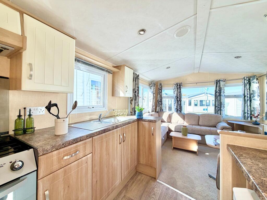2016 Europa Cypress, Oaklands Holiday Park, Clacton-on-Sea, Essex, CO16 8HW photo 3