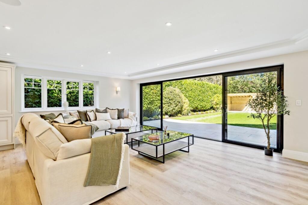 House in Slough - View 4