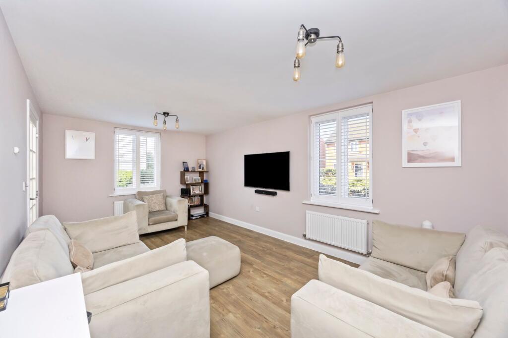 House in Horsham, Broadbridge Heath - View 3