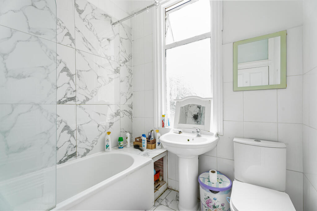 House in London, Bowes Park, Bowes - More