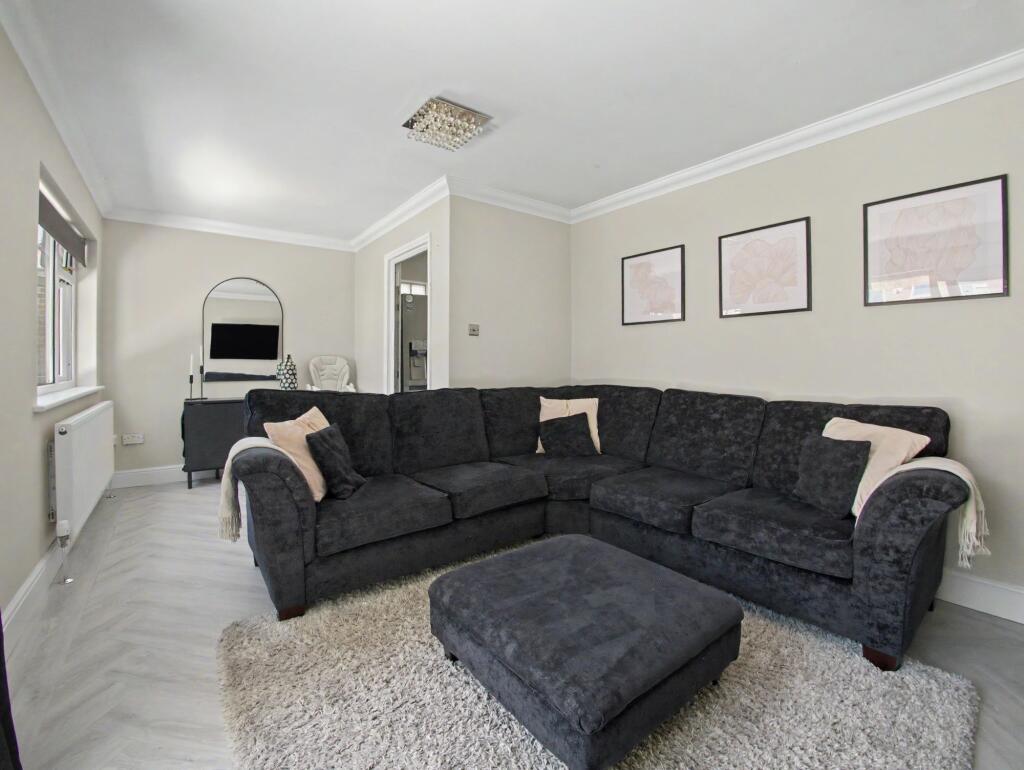 Creswick Avenue, Rayleigh, SS6 photo 3