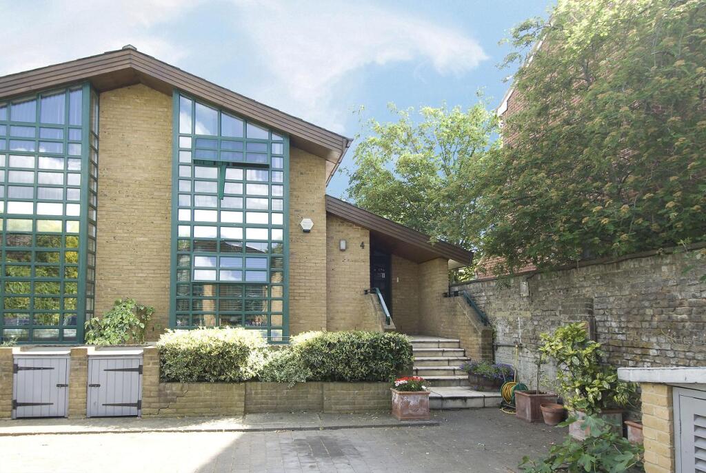 4 bedroom semi-detached house for rent