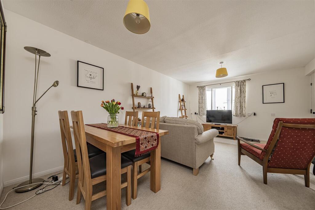 Apartment in Datchet, Southlea - View 3