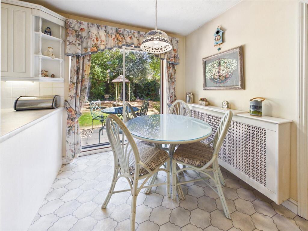 House in Braintree, Great Notley - More