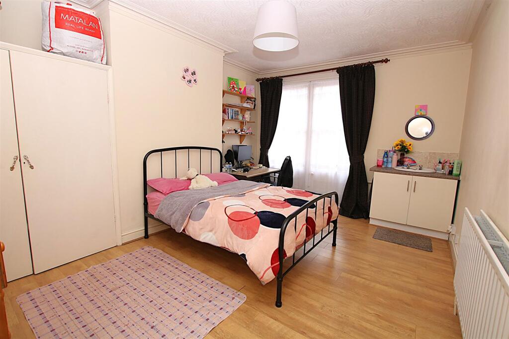 House in Northampton, Semilong - More