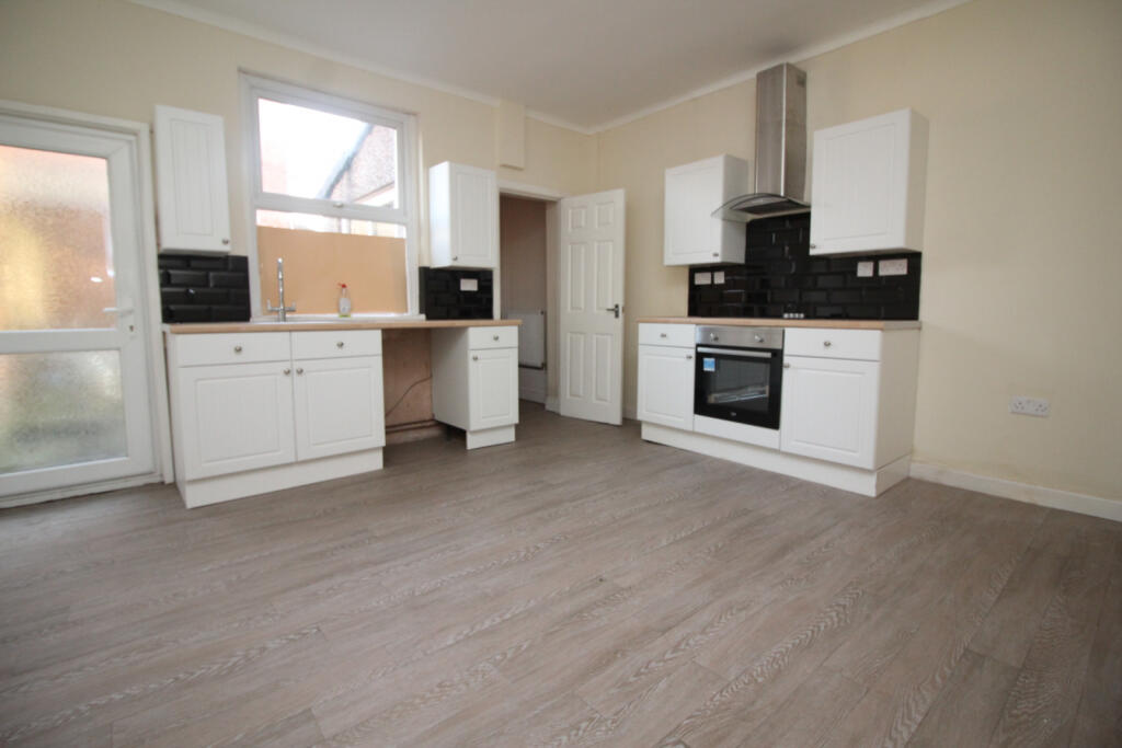 Castle Hill Road, Hindley, WN2 photo 3