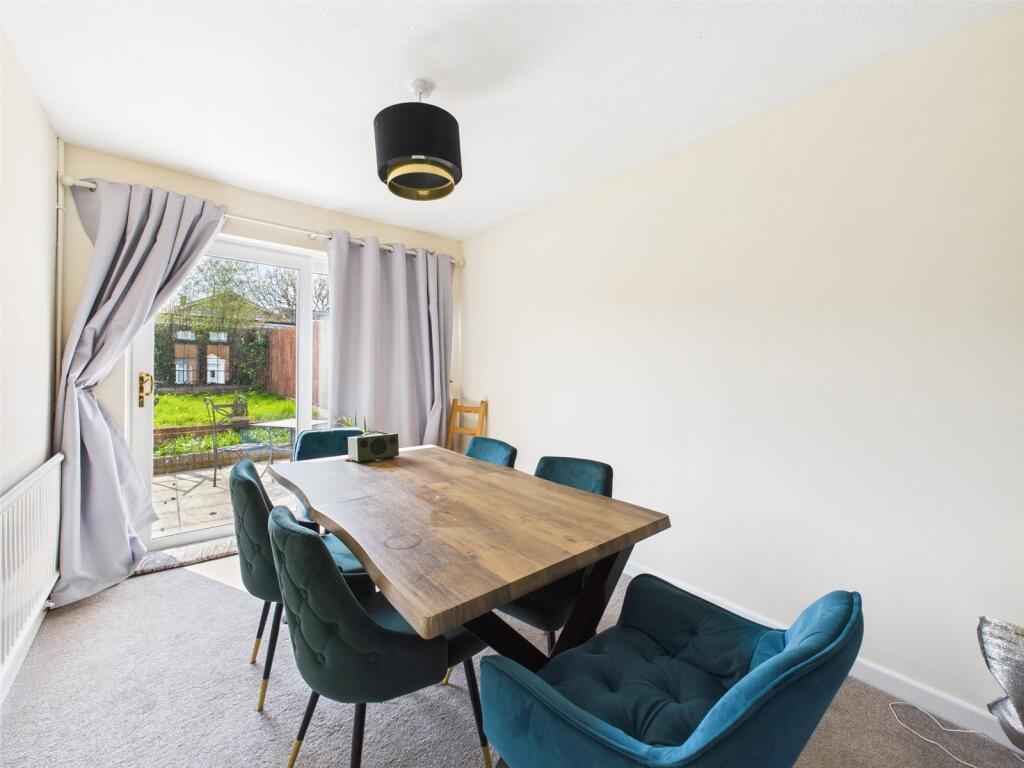 Swift Road, Abbeydale, Gloucester, Gloucestershire, GL4 photo 3
