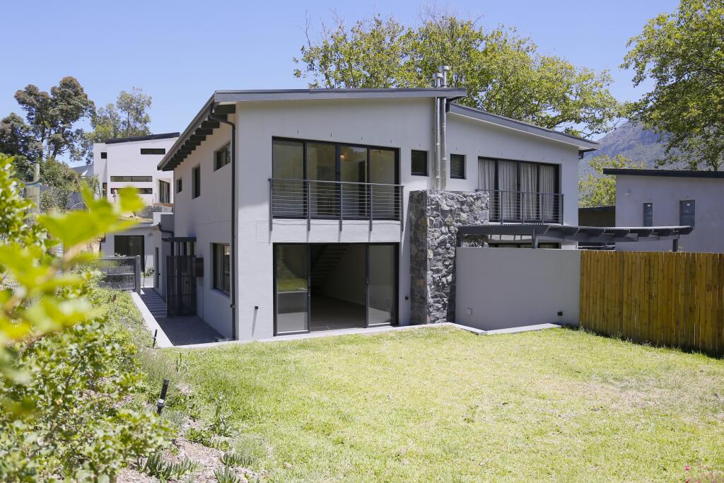 Main image of property: South Africa, Western Cape, Bokkemanskloof