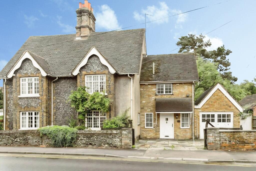 Main image of property: High Street, Sandridge, AL4
