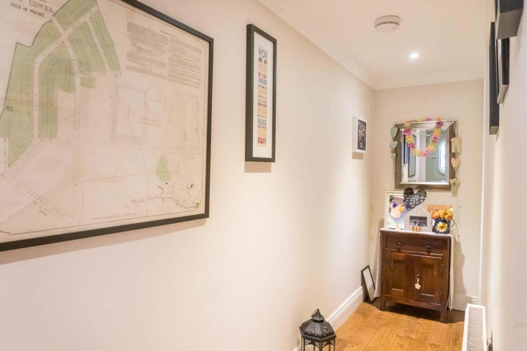 BALCONY WITH SEA VIEWS - Bellevue Rd, Cowes, Isle Of Wight - More