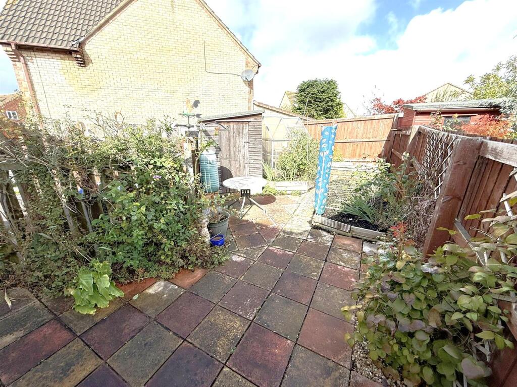 Chivers Road, Pewsham, Chippenham photo 3