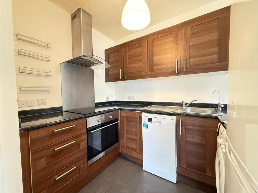 Apartment in Romford - View 5