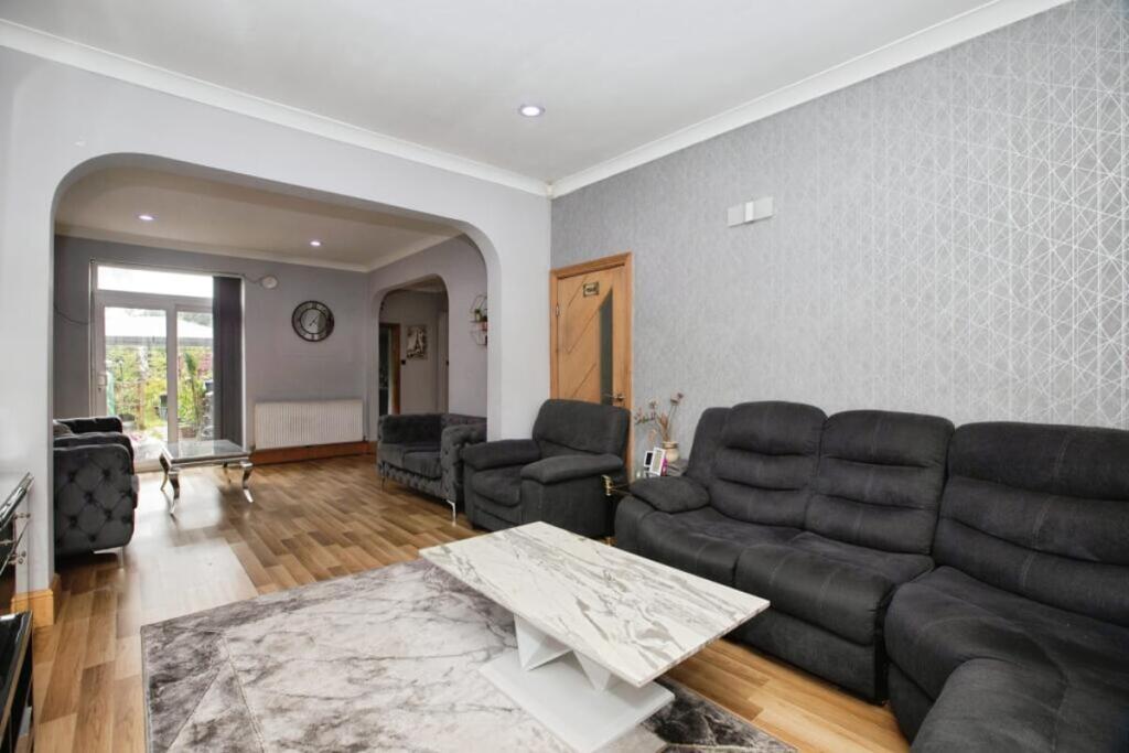 New hall Lane, Fishwick, Preston, PR1 photo 4