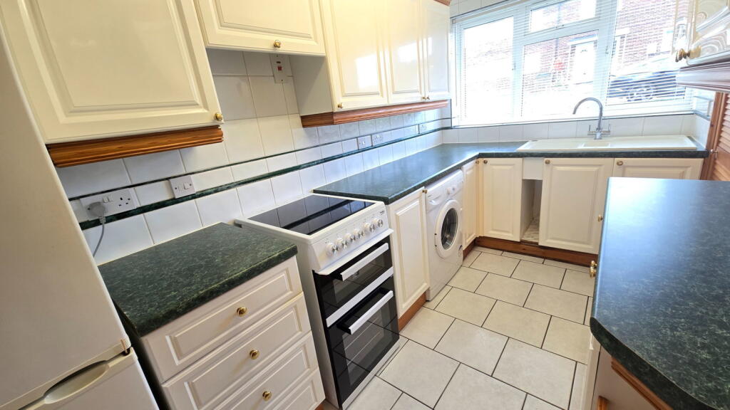 Audley Close, Newbury, RG14 2NW photo 3