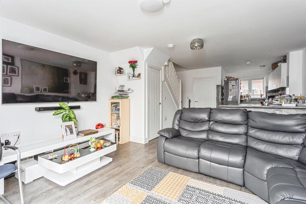 Pullman Avenue, Haywards Heath photo 3