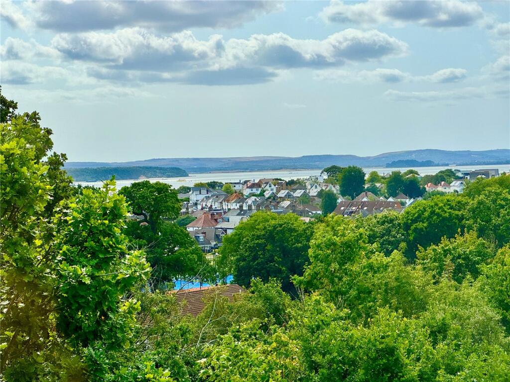 2-bed apartment on 26, Steepdene, £240,000