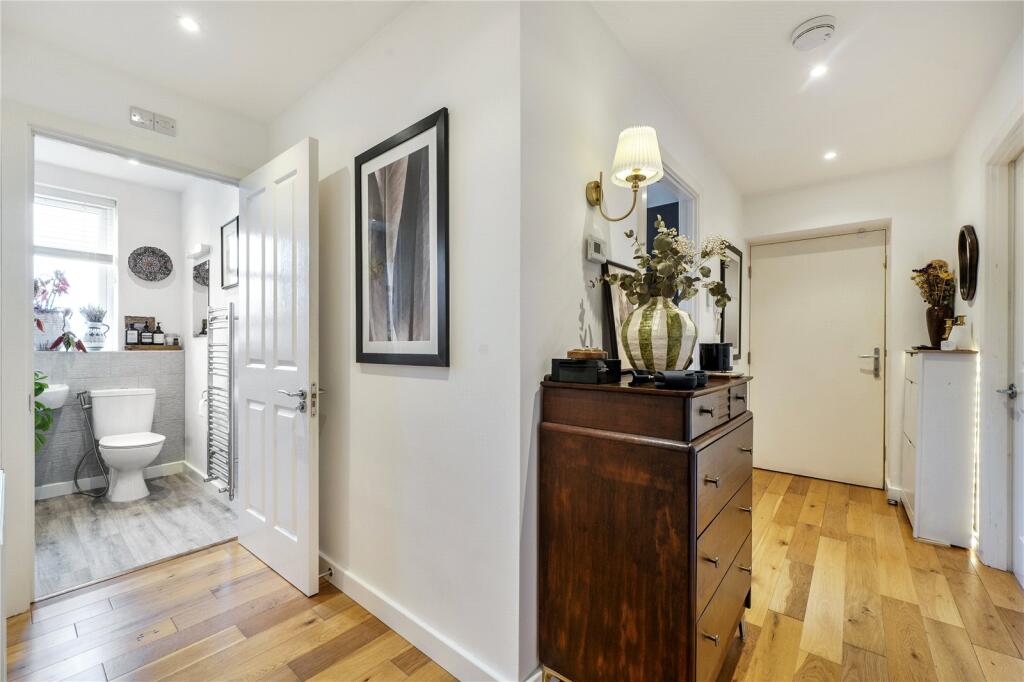 Apartment in London, Forestdale - View 3