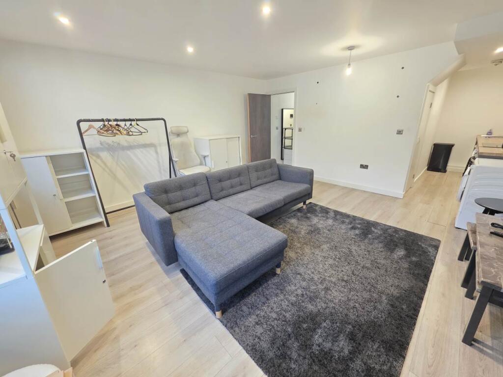 Apartment in Bradford - View 5