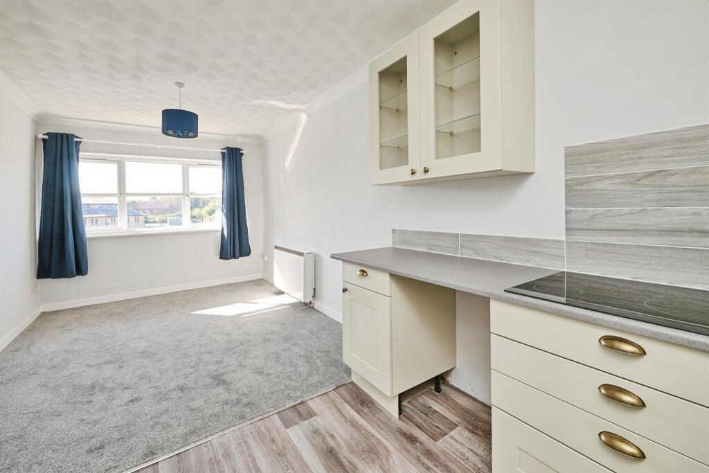 Apartment in Peterborough, Orton Longueville - View 4