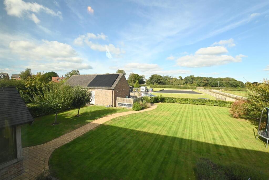 House in Burton-on-Trent, Yoxall - View 4