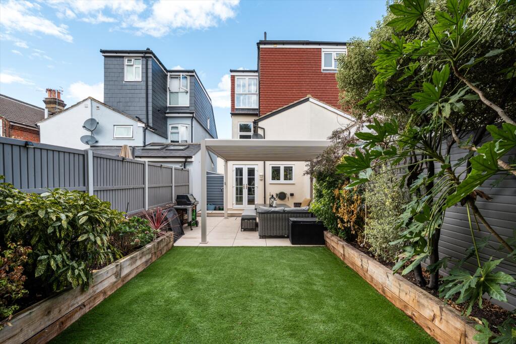 House in Guildford, Surrey - View 4