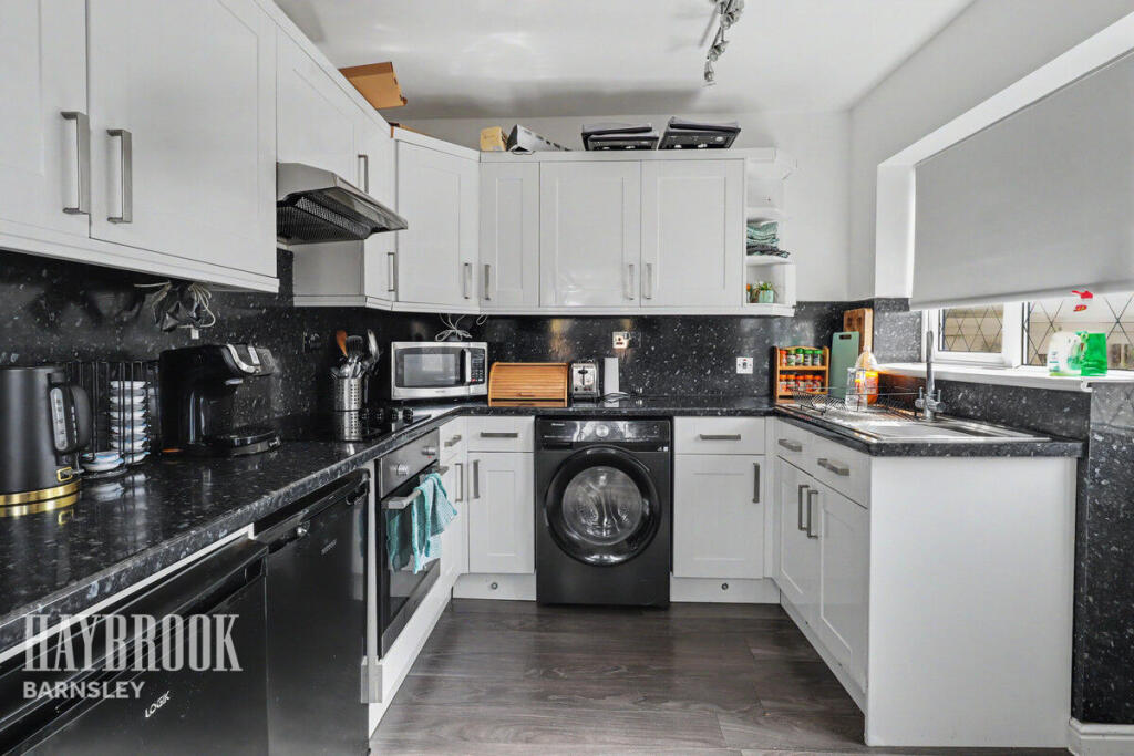 House in Barnsley, Lundwood - View 3