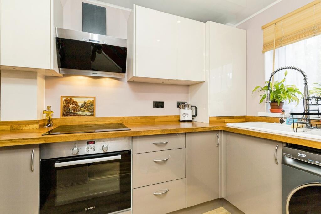 House in Crawley, Broadfield - View 5