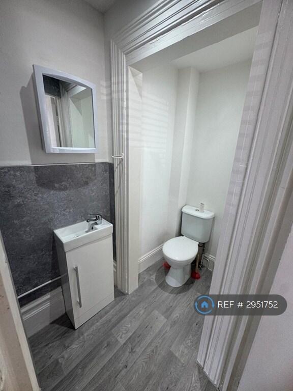 Apartment in Southend-on-Sea - View 3