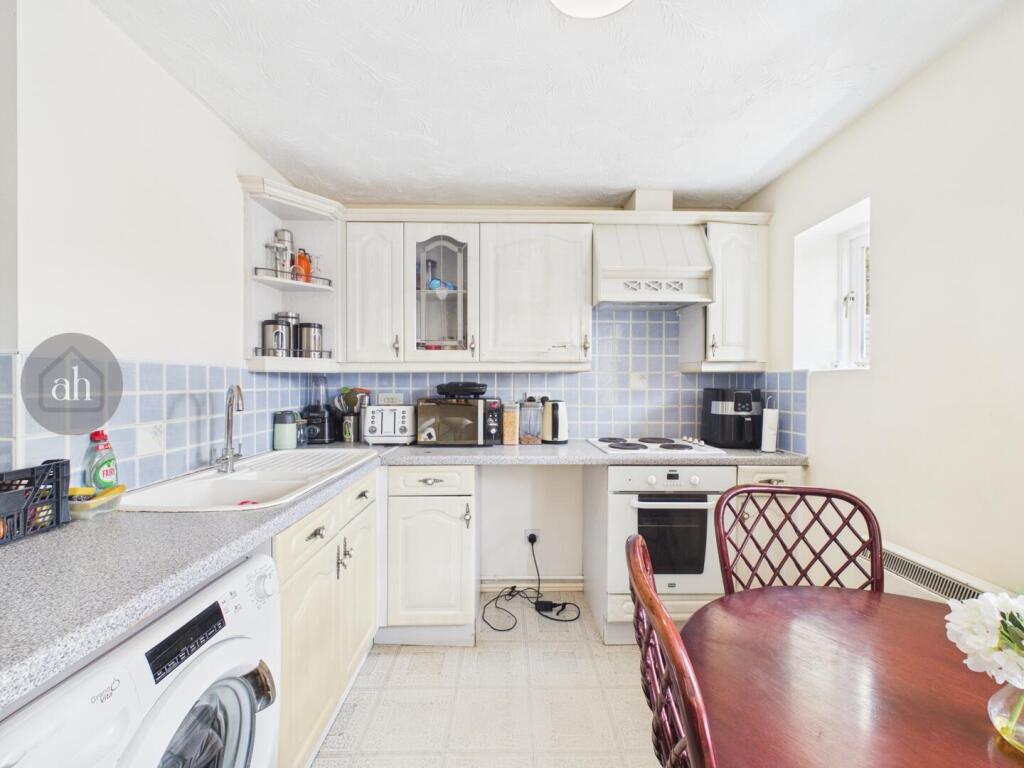 Apartment in West Suffolk, Moreton Hall, Bury St Edmunds - View 3