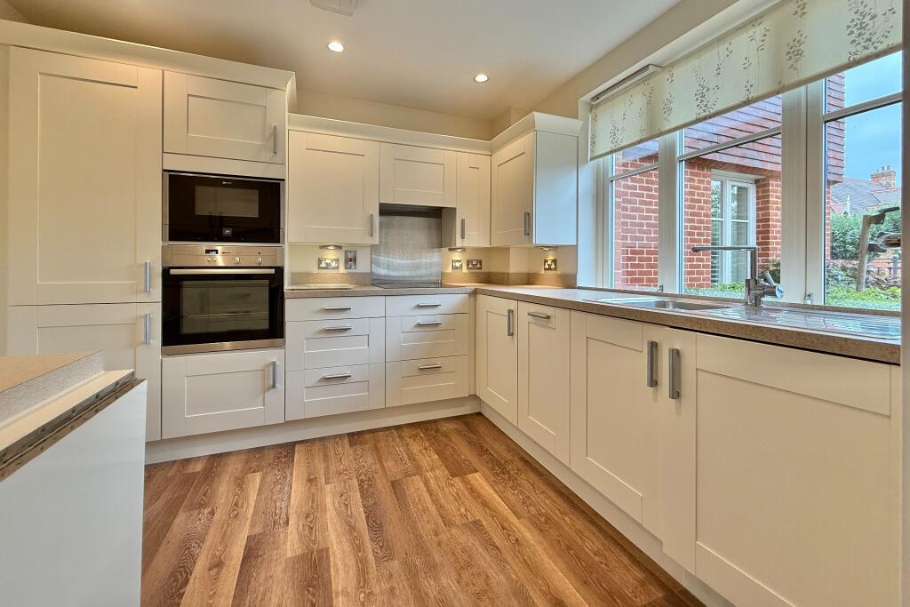 35 Garnier Drive, Bishopstoke Park Retirement Village photo 3
