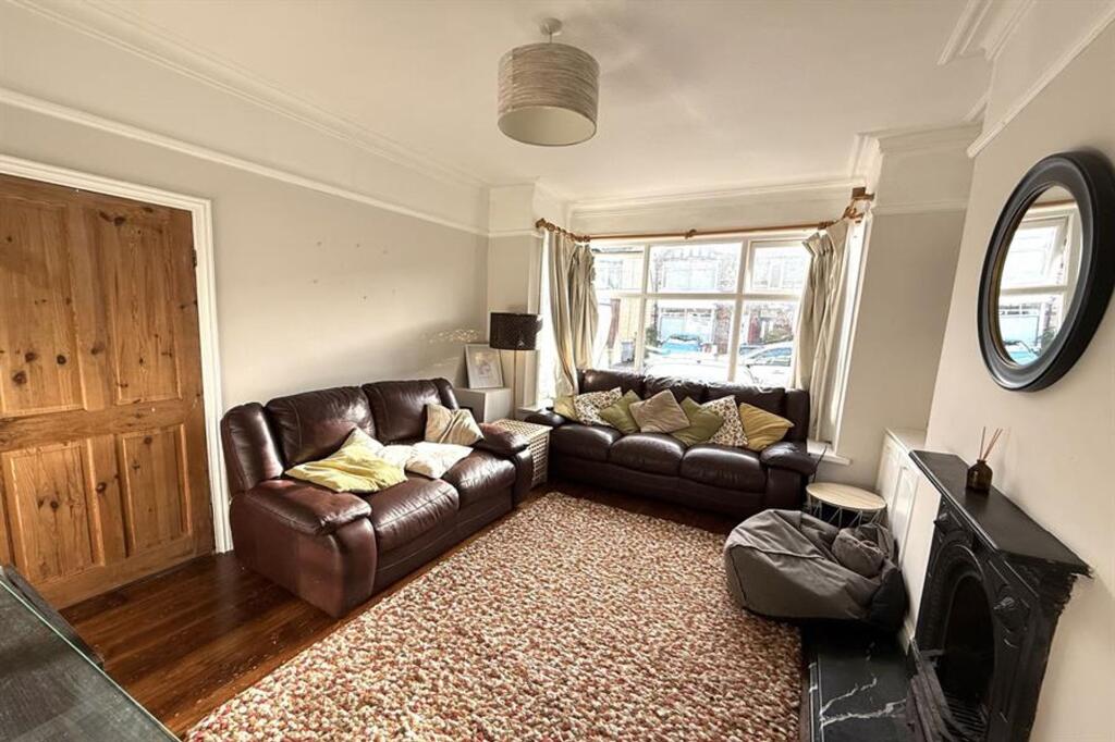 Cranford Avenue, Sale, M33 photo 3