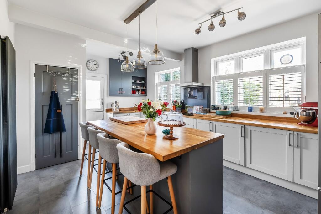 House in Guildford, Surrey - View 2