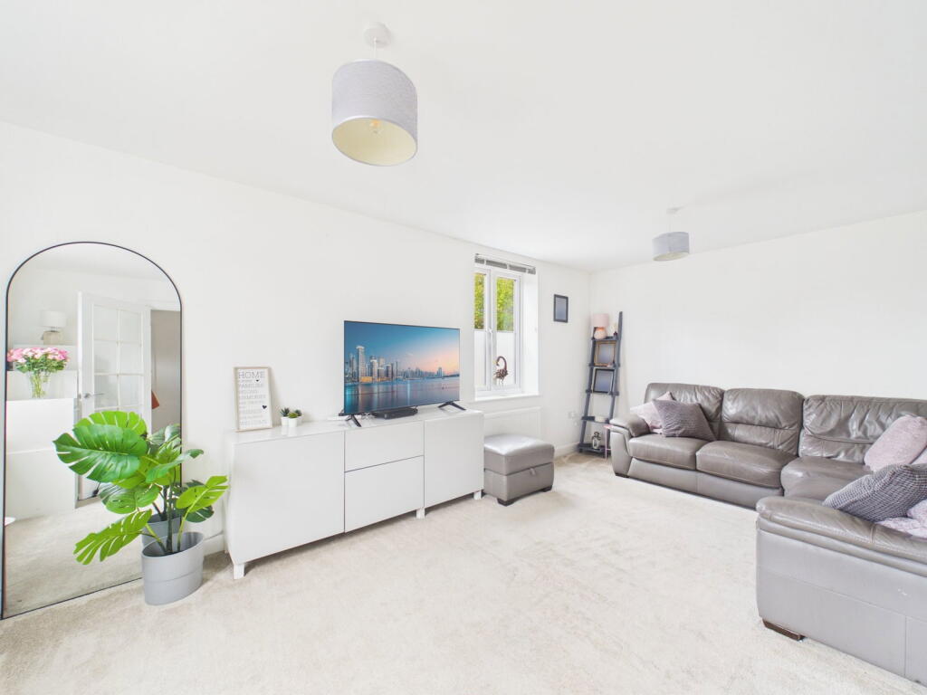 House in Horsham, Broadbridge Heath - View 3