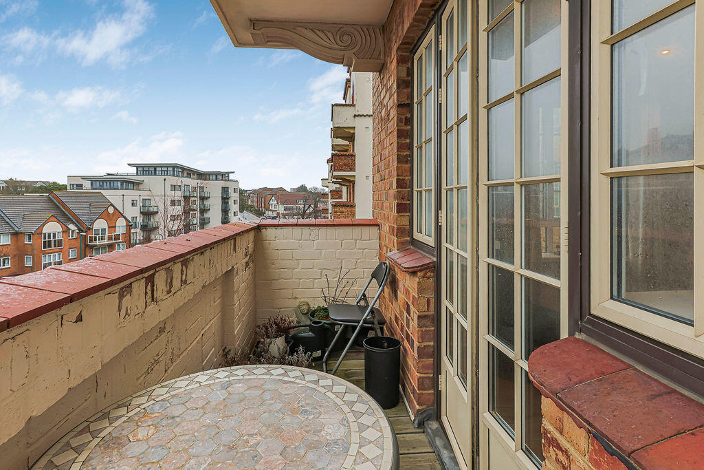 Apartment in Bournemouth, Boscombe - View 5