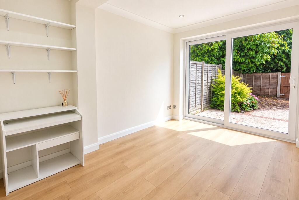 House in Woking, Surrey - View 4